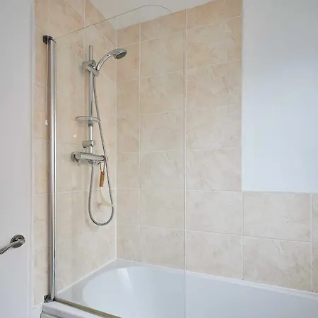 Host & - Spring Gardens Hotel Cayton